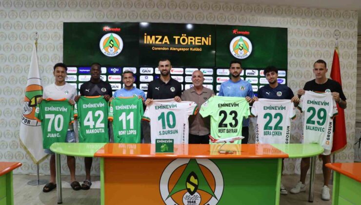 Alanyaspor, sözleşme yenilediği ve transfer ettiği futbolcularını tanıttı