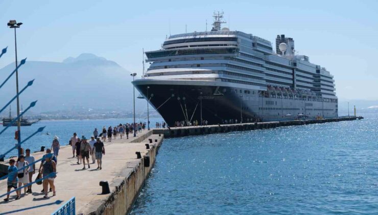 Alanya’ya turistler denizden geldi