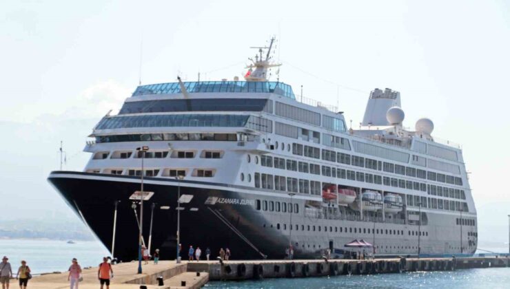 Alanya’ya turistler denizden geldi