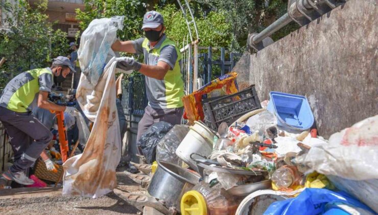 Antalya’da 4 katlı apartmandan 6 kamyon çöp çıktı
