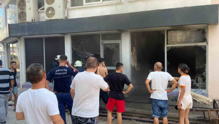 Antalya’da bayan kuaföründe çıkan yangın korkuya neden oldu