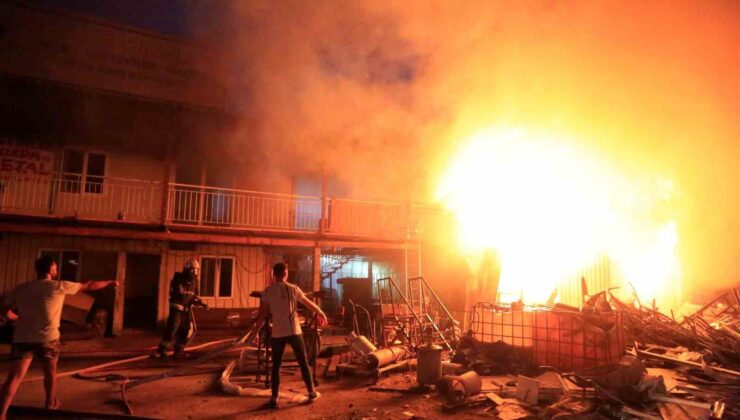 Antalya’da geri dönüşüm tesisinde korkutan yangın