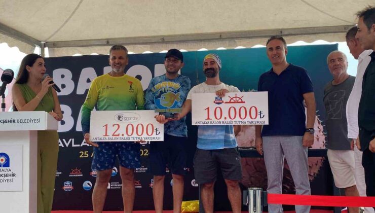 Antalya’da istilacı balon balığı avlama yarışması