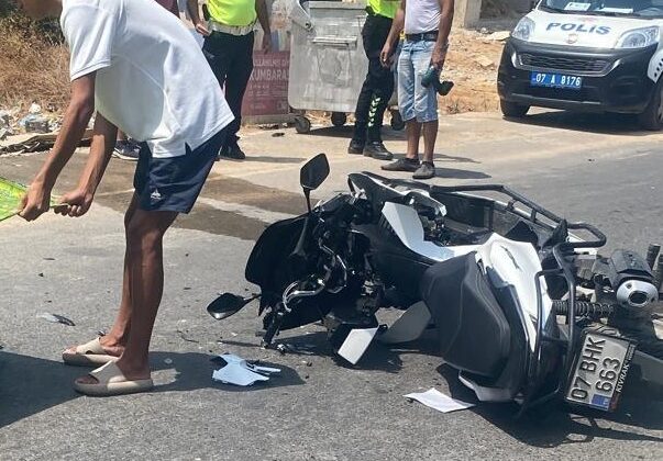 Antalya’da kamyonet ile çarpışan motosikletin genç sürücüsü hayatını kaybetti