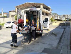 Antalya’da kontrolden çıkan cip uçuruma yuvarlandı: 2 yaralı