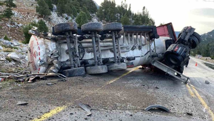 Antalya’da mazot yüklü tanker devrildi
