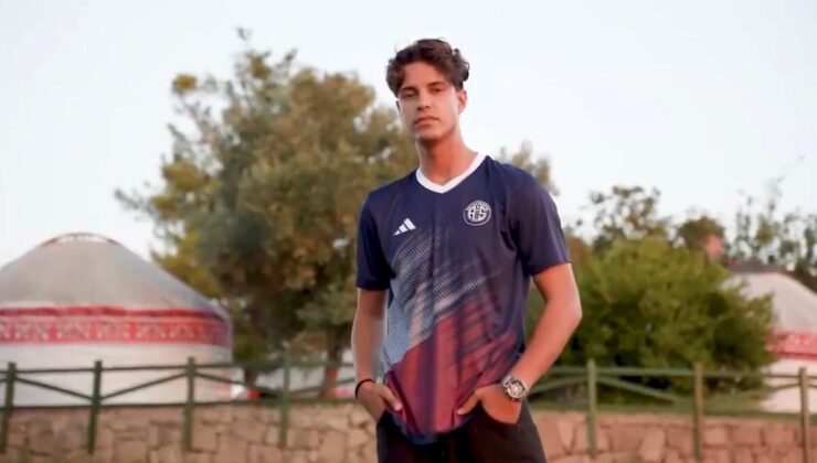 Antalyaspor, yeni sezon formasını tanıttı