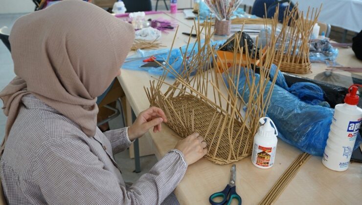 Atık malzemeler kadınların elinde sanat eserine dönüşüyor