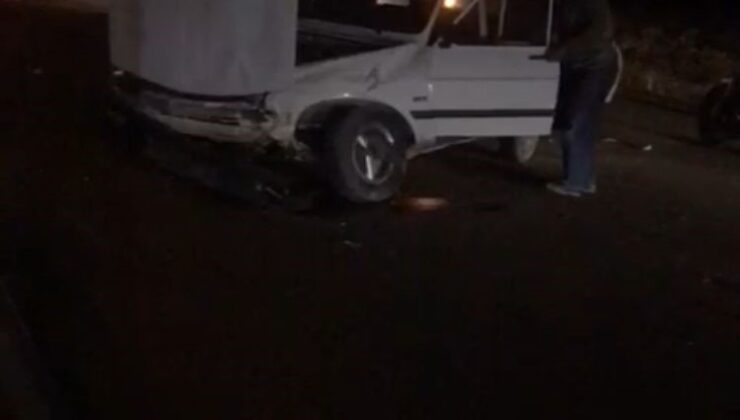 Burdur’da seyir halindeyken manevra yapan otomobil, sol şeritten gelen otomobile çarptı: 5 yaralı