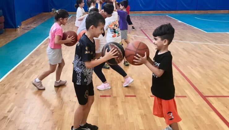 Ceyhan Belediyesi, geleceğin basketbolcularını yetiştiriyor