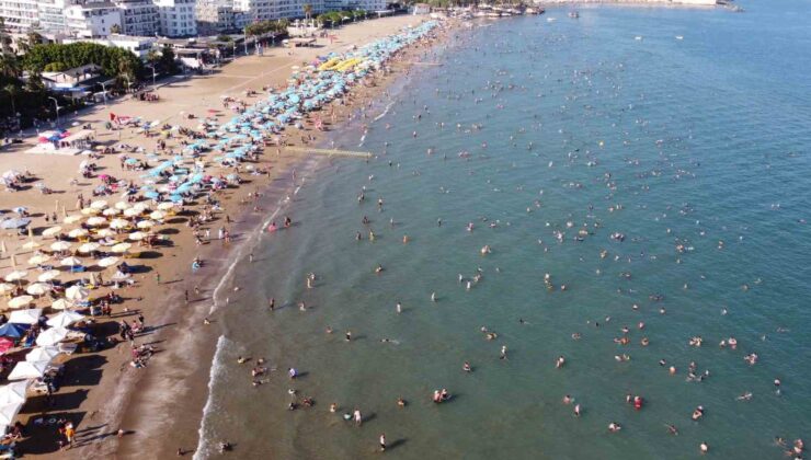Deniz sıcaklığı 32 derece: Kızkalesinde tatilci yoğunluğu
