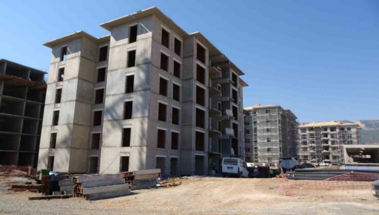 Ebrar Sitesi’nde binalar yükseldi, örnek daireler ortaya çıktı