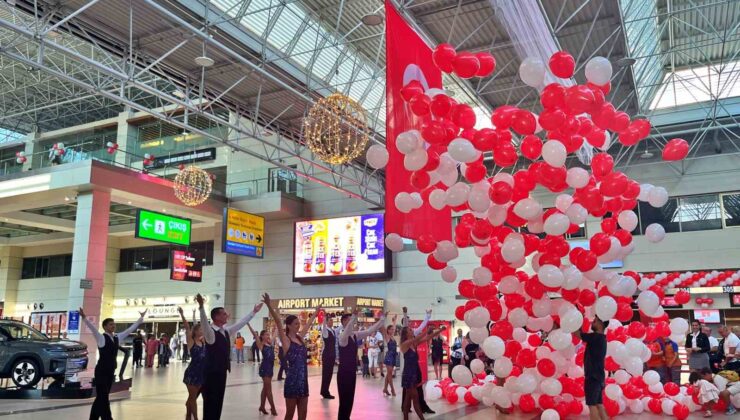 Fraport TAV Antalya Havalimanı’nda Zafer Bayramı coşkusu