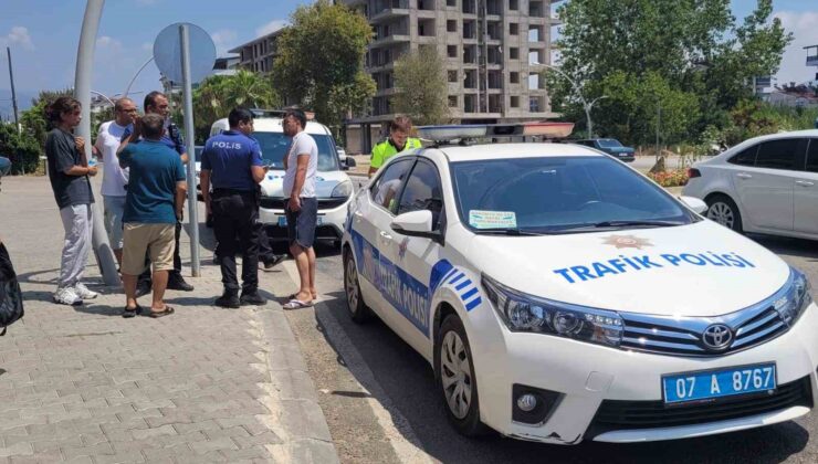 Hafif ticari araç ile motosiklet çarpıştı: 1 yaralı
