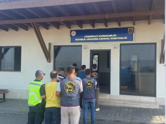 Haklarında 8 yıl kesinleşmiş hapis cezası olan 3 şahıs yakalandı