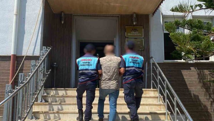 Kapısına gelen ekipleri görünce balkondan atlayıp kaçmaya çalıştı, kovalamacayla yakalandı