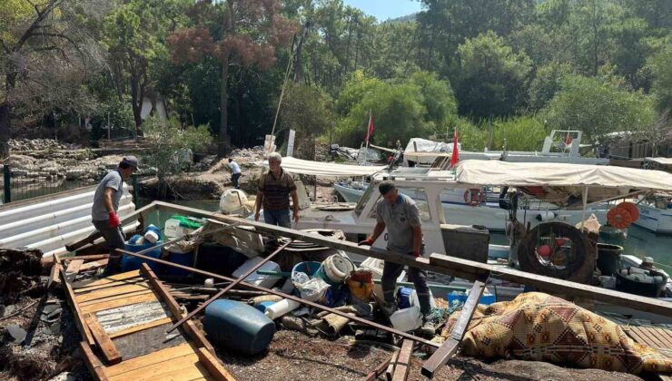 Kemer Balıkçı Barınağı’ndaki kaçak yapılar kaldırıldı