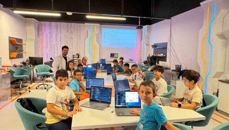 Kepezli öğrenciler, Bilim Merkezi ile yapay zekayı keşfediyor