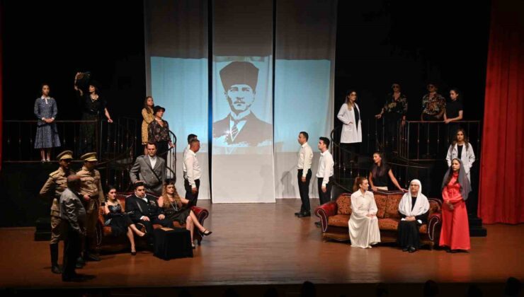 Manavgat’ta ’Sonsuz Kadın ve Sonsuz Cumhuriyet’ oyunu sahnelendi