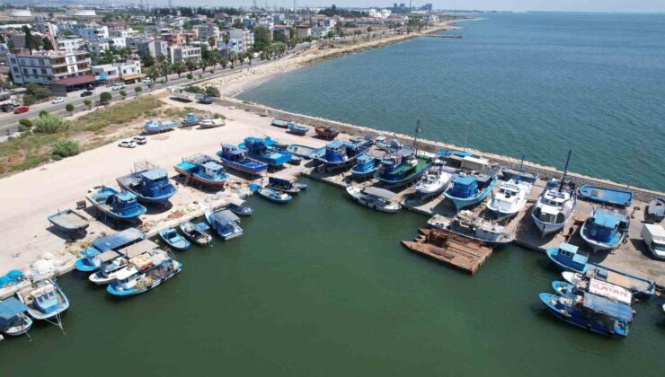 Mersin’de balıkçılar av sezonuna hazırlanıyor