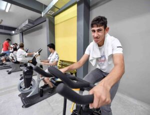 Mersin’de engeller sporla aşılıyor