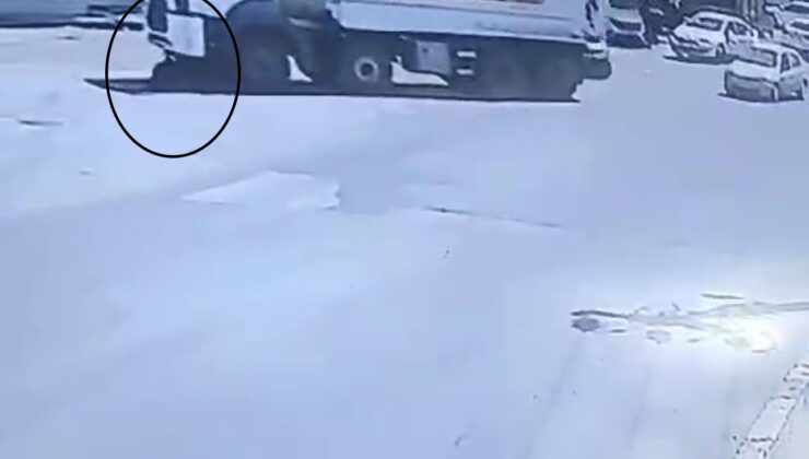 Motosiklet sürücüsünün hafriyat kamyonunun altında ezildiği anlar güvenlik kamerasında