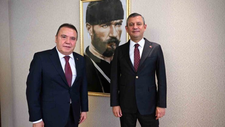 Muhittin Böcek’ten, CHP Genel Başkanı Özgür Özel’e geçmiş olsun ziyareti