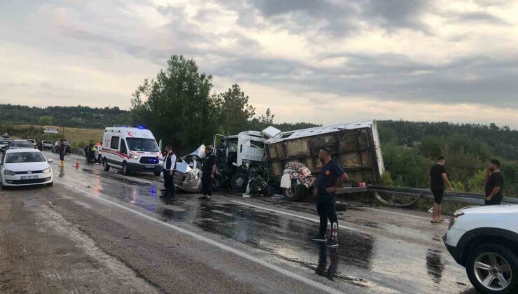 Osmaniye’de kamyonet ile otomobil çarpıştı: 2 ölü, 3 yaralı