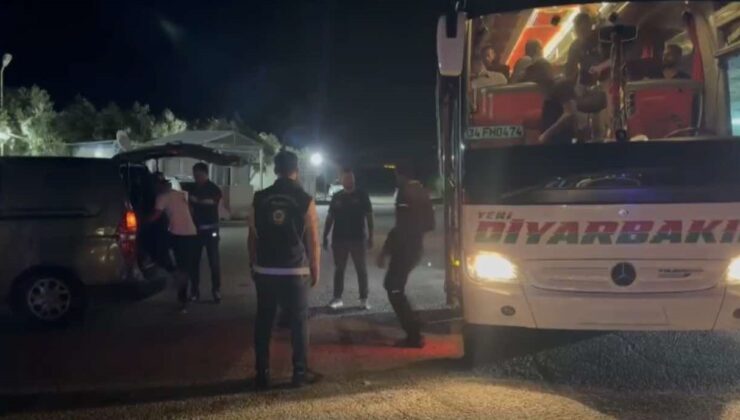 Osmaniye’de yolcu otobüsünde 13 kaçak göçmen yakalandı