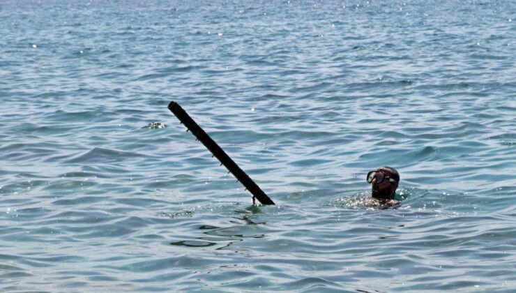 Pandemi döneminde işsiz kaldı, 4 yıldır denizdeki atık metalleri paraya çeviriyor