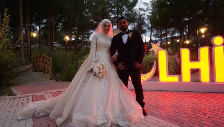 Prag’da tanıştığı Hintli eşiyle Gölhisar’da evlendi