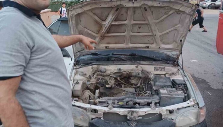 Reyhanlı’da motor kısmı yanan araçta hasar oluştu
