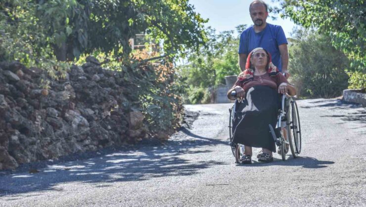Tekerlekli sandalye ile hayatını sürdüren engelli vatandaş için sokağına özel asfalt döküldü