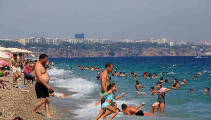 Termometreler 41 dereceyi gösterdi, sıcaktan bunalanlar sahile akın etti