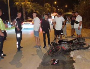 Uygulamadan kaçıp ters yola girdi,  sivil polise ve yayaya çarptı:3 yaralı