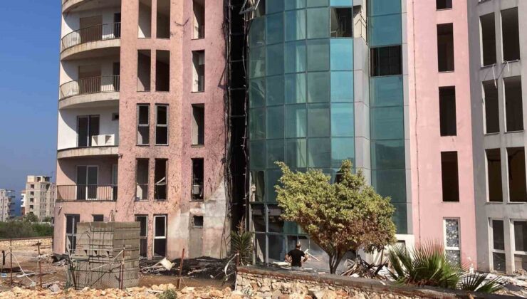 Yıllardır bitmeyen 20 katlı otel inşaatında yangın