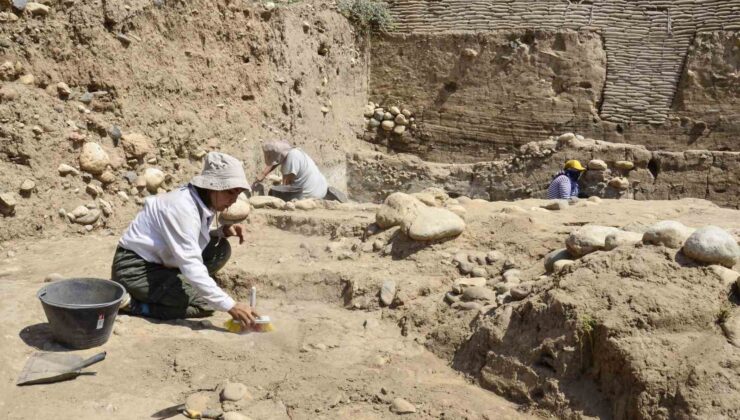 9 bin yıllık höyükte Hitit dönemi sur izlerine rastlandı