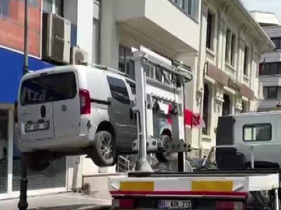 Adana’da hatalı park yapan araçlara ceza yağdı
