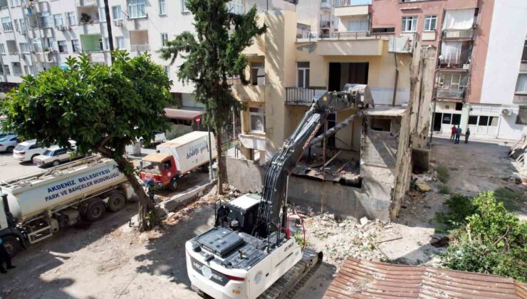 Akdeniz’de metruk binalar yıkılıyor