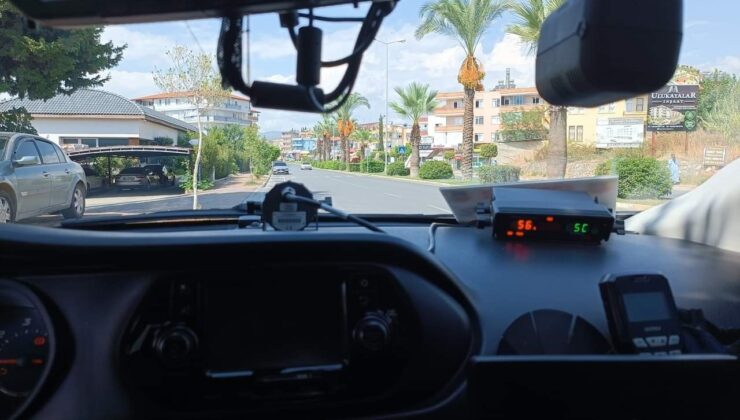 Alanya’da çevirmesiz radar uygulamasında 22 araca ceza kesildi