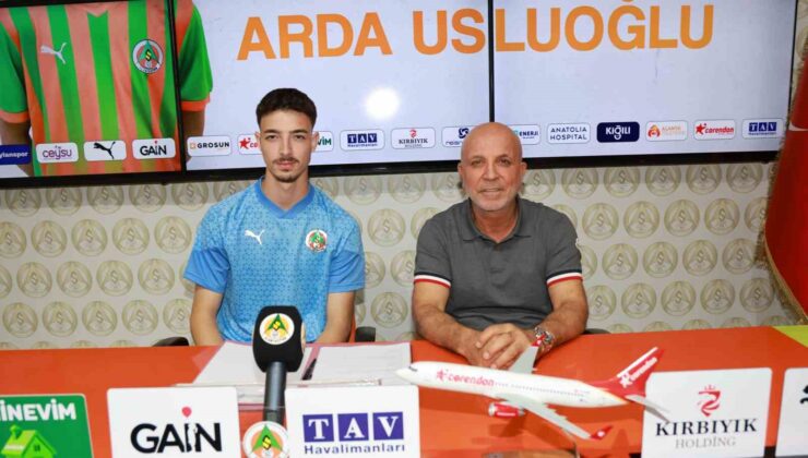 Alanyaspor, genç santrforu renklerine bağladı