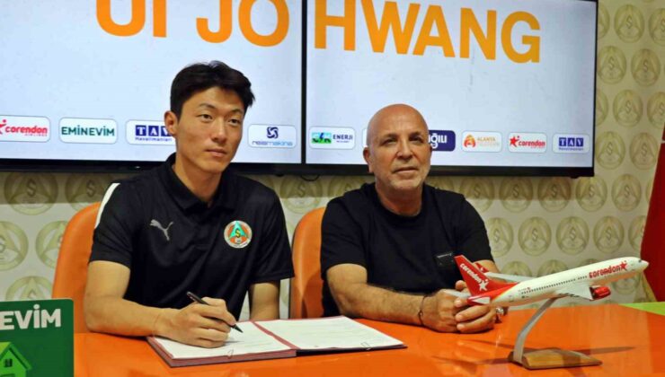 Alanyaspor’da yeni transfer Hwang için imza töreni düzenlendi