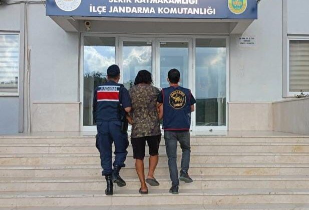 Antalya’da 10 yıl 11 ay hapis cezasıyla aranan şahıs yakalandı