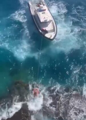 Antalya’da kayalıklarda mahsur kalan vatandaş kurtarıldı