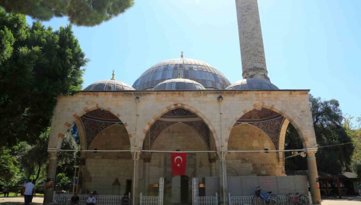 Antalya’da tarihi cami madde bağımlılarının mekanı oldu