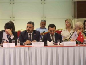Antalya’da “Türk devletlerinin ekonomik gücü ve getireceği fırsatlar” konferansı düzenlendi
