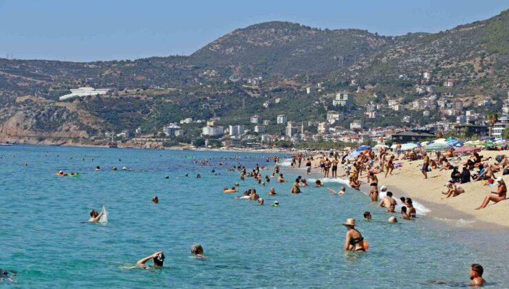 Antalya’da yazdan kalma günler devam ediyor