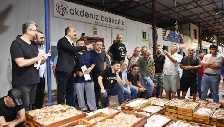 Başkan kotan balık mezatında