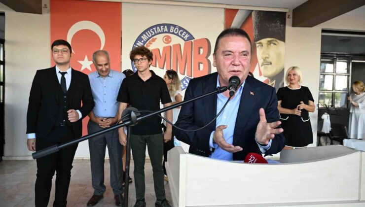 Başkan Muhittin Böcek, yeni eğitim-öğretim yılını Muhittin-Mustafa Böcek Anadolu Lisesi’nde açtı