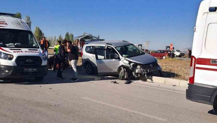 Burdur’da iki otomobil çarpıştı: 7 yaralı
